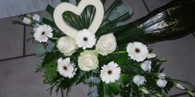 Composition d'amour composé de fleurs blanches